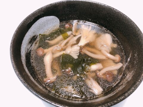 ブナシメジと舞茸とわかめの中華スープ